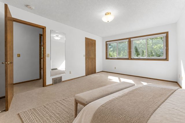 1810 Howell Street N, Falcon Heights, MN 55113