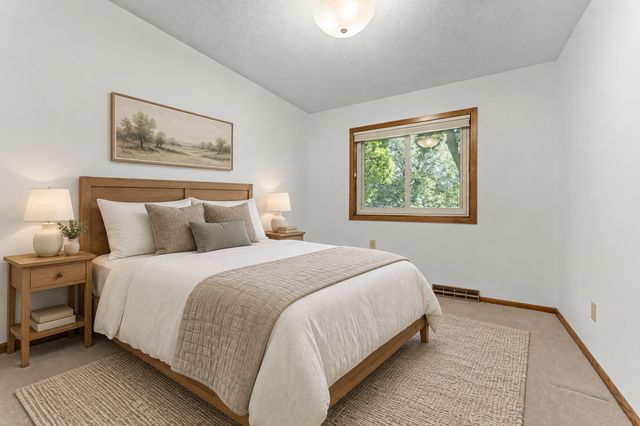 1810 Howell Street N, Falcon Heights, MN 55113