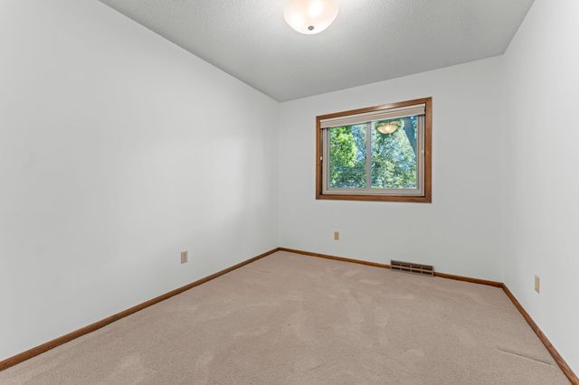 1810 Howell Street N, Falcon Heights, MN 55113