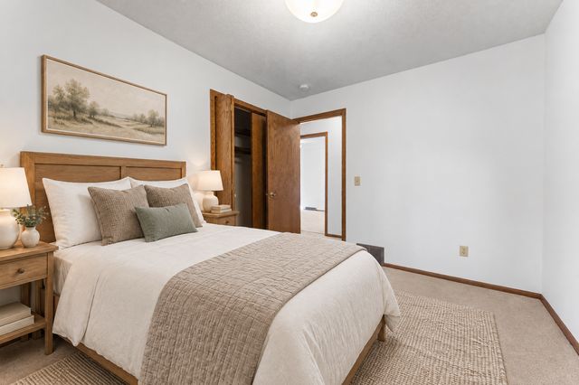 1810 Howell Street N, Falcon Heights, MN 55113