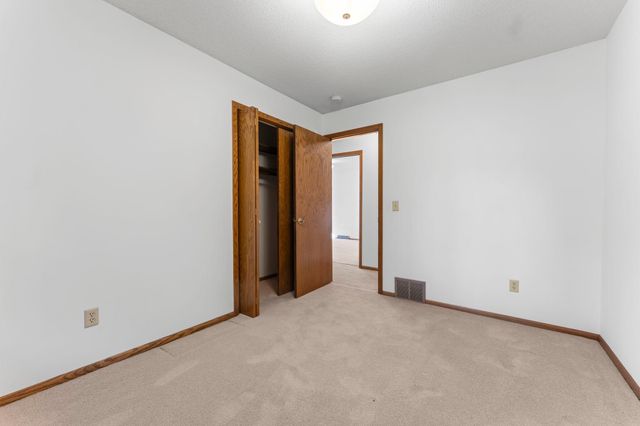1810 Howell Street N, Falcon Heights, MN 55113