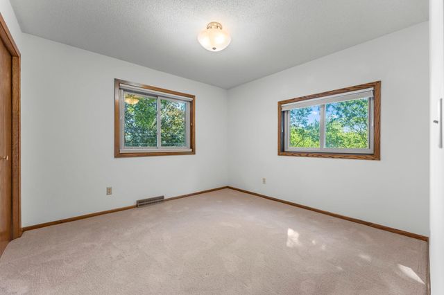 1810 Howell Street N, Falcon Heights, MN 55113