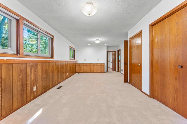 1810 Howell Street N, Falcon Heights, MN 55113