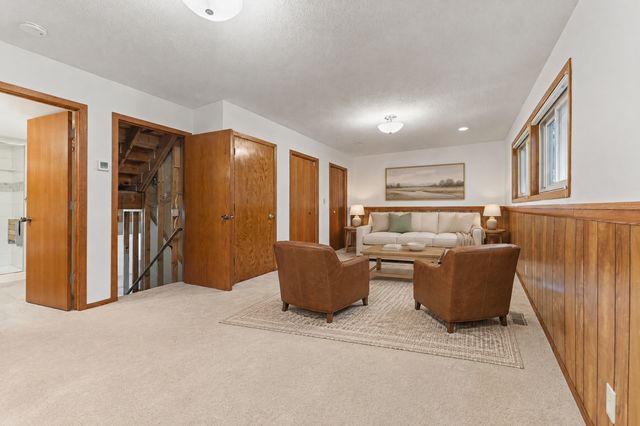 1810 Howell Street N, Falcon Heights, MN 55113