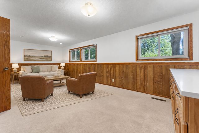 1810 Howell Street N, Falcon Heights, MN 55113