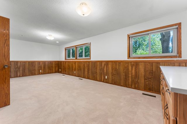 1810 Howell Street N, Falcon Heights, MN 55113