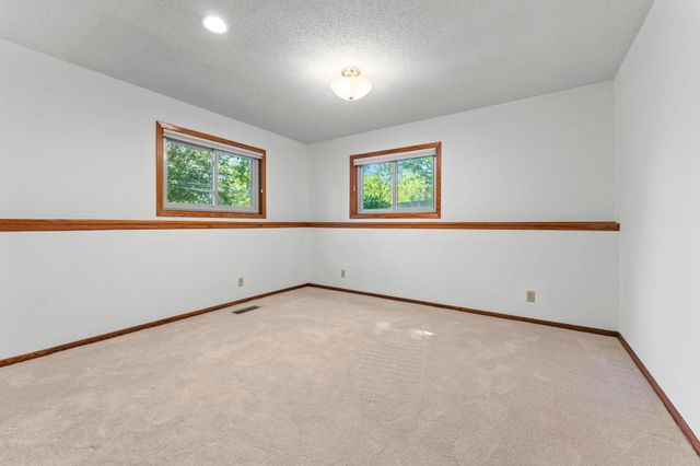 1810 Howell Street N, Falcon Heights, MN 55113