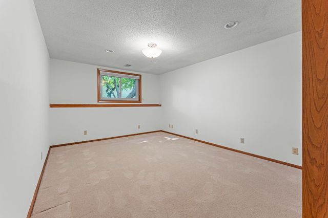 1810 Howell Street N, Falcon Heights, MN 55113