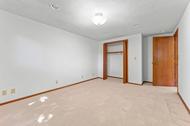 1810 Howell Street N, Falcon Heights, MN 55113