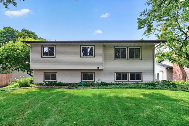 1810 Howell Street N, Falcon Heights, MN 55113