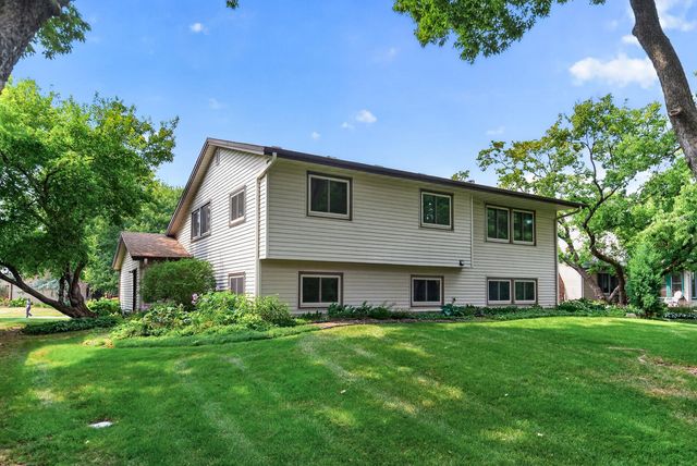 1810 Howell Street N, Falcon Heights, MN 55113
