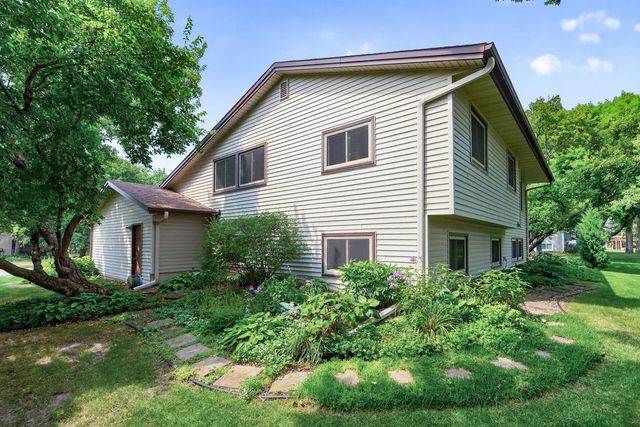 1810 Howell Street N, Falcon Heights, MN 55113