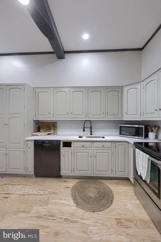 204 E MAIN ST, Mount Joy, PA 17552