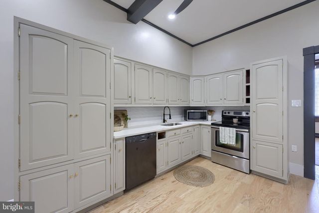 204 E MAIN ST, Mount Joy, PA 17552