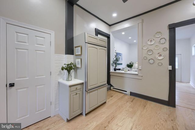 204 E MAIN ST, Mount Joy, PA 17552