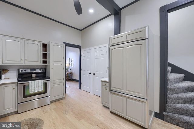 204 E MAIN ST, Mount Joy, PA 17552