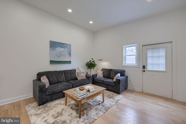 204 E MAIN ST, Mount Joy, PA 17552