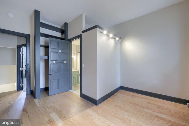 204 E MAIN ST, Mount Joy, PA 17552
