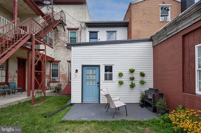 204 E MAIN ST, Mount Joy, PA 17552