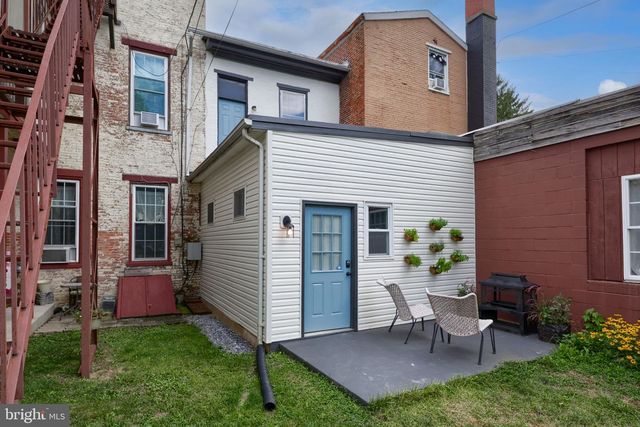 204 E MAIN ST, Mount Joy, PA 17552