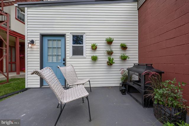 204 E MAIN ST, Mount Joy, PA 17552