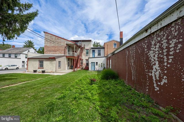 204 E MAIN ST, Mount Joy, PA 17552