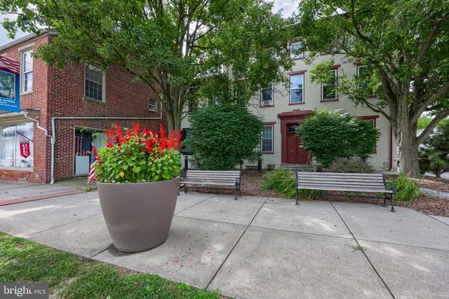 204 E MAIN ST, Mount Joy, PA 17552