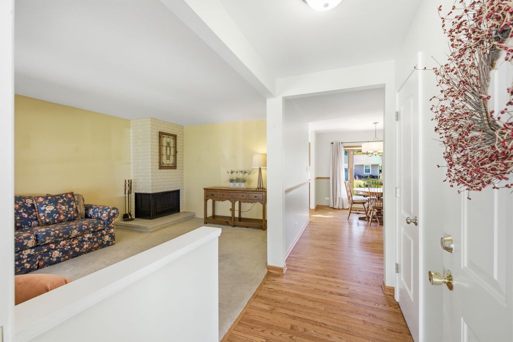 45 Avon Road, Elk Grove Village, IL 60007 — photo 2