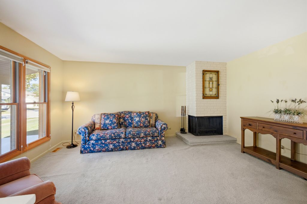 45 Avon Road, Elk Grove Village, IL 60007 — photo 3