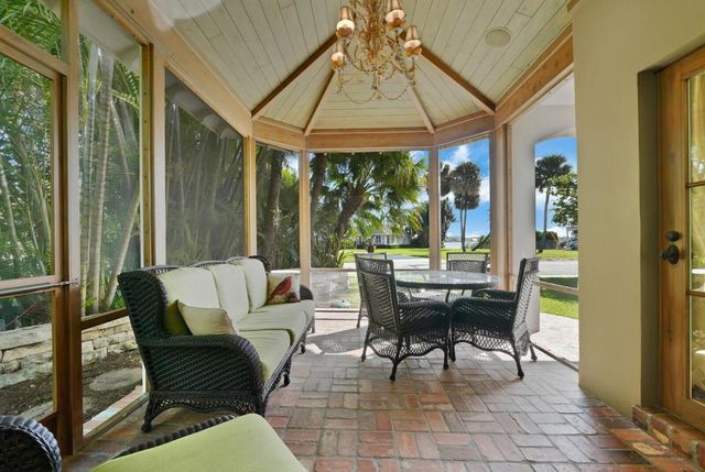 137 S Oak Street, Lantana, FL 33462