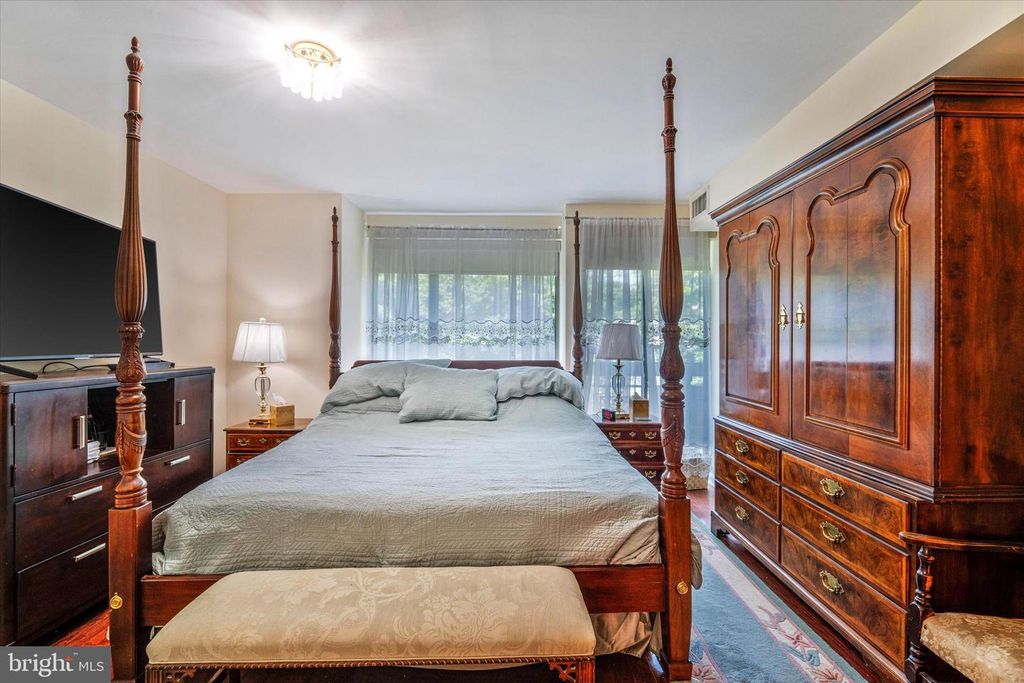 Image 19 of property listing at 5450 WHITLEY PARK TER #301, Bethesda, MD 20814