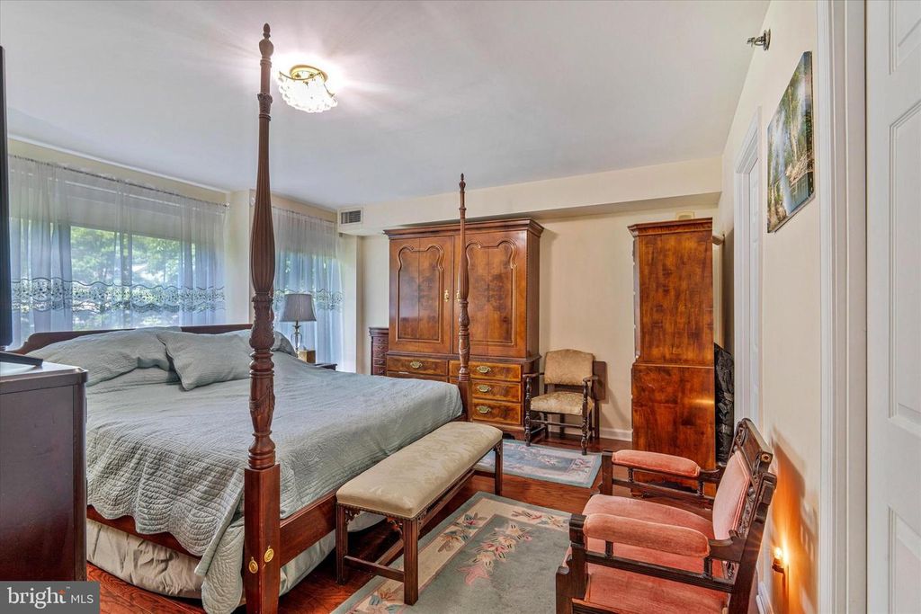 Image 20 of property listing at 5450 WHITLEY PARK TER #301, Bethesda, MD 20814