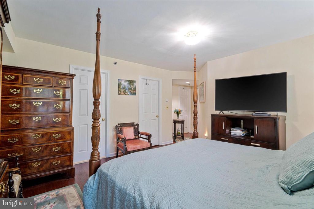 Image 21 of property listing at 5450 WHITLEY PARK TER #301, Bethesda, MD 20814
