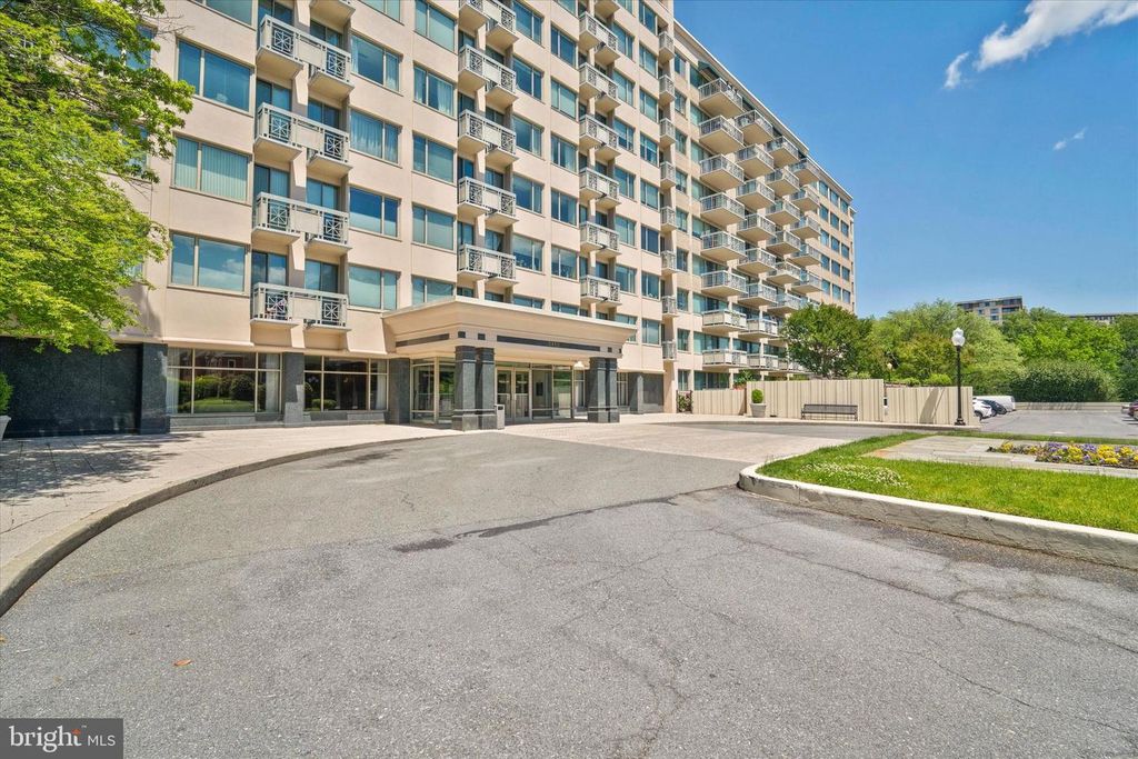 Image 3 of property listing at 5450 WHITLEY PARK TER #301, Bethesda, MD 20814