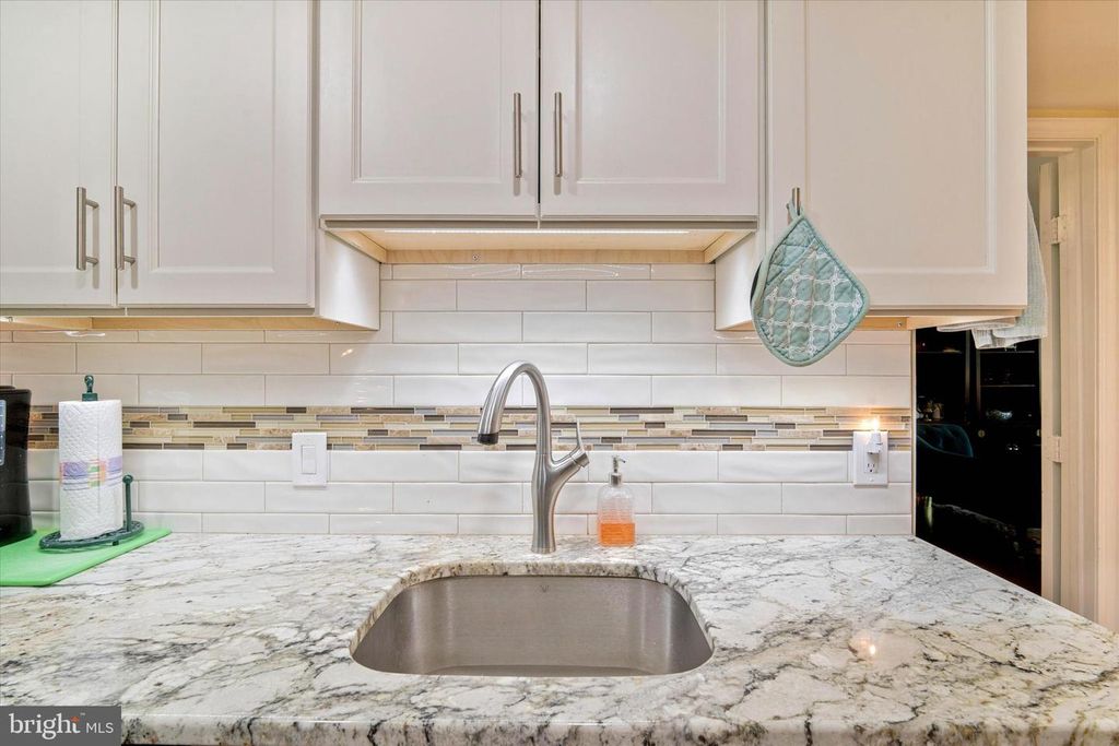 Image 9 of property listing at 5450 WHITLEY PARK TER #301, Bethesda, MD 20814