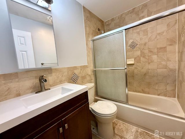 44 Drake Road, Franklin Twsp, NJ 08873
