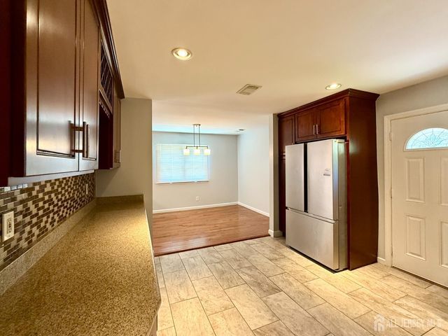 44 Drake Road, Franklin Twsp, NJ 08873