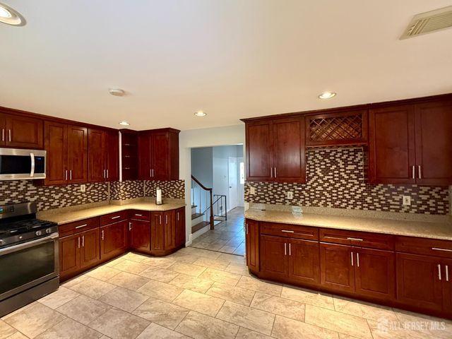 44 Drake Road, Franklin Twsp, NJ 08873