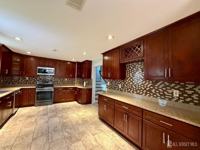 44 Drake Road, Franklin Twsp, NJ 08873
