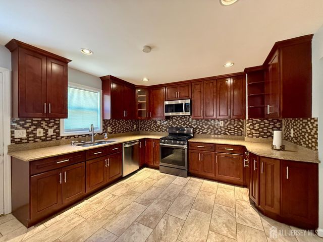 44 Drake Road, Franklin Twsp, NJ 08873