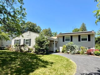 44 Drake Road, Franklin Twsp, NJ 08873
