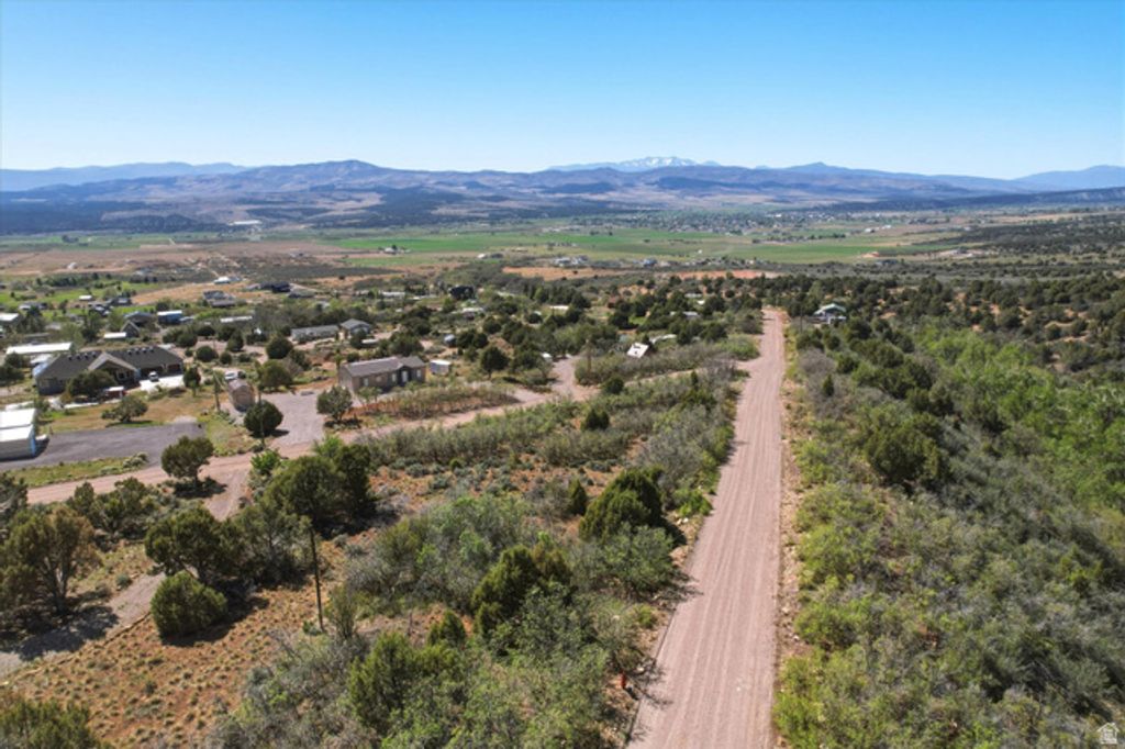 Image 12 of property listing at 22660 FISH POND DR B124, Fairview, UT 84629