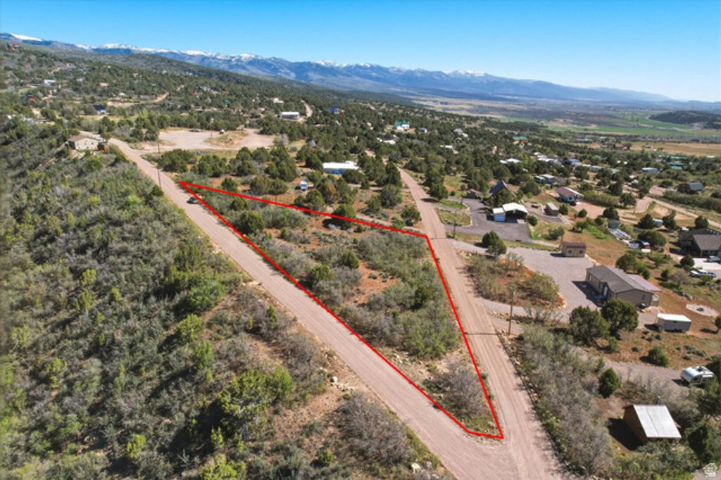 Image 4 of property listing at 22660 FISH POND DR B124, Fairview, UT 84629