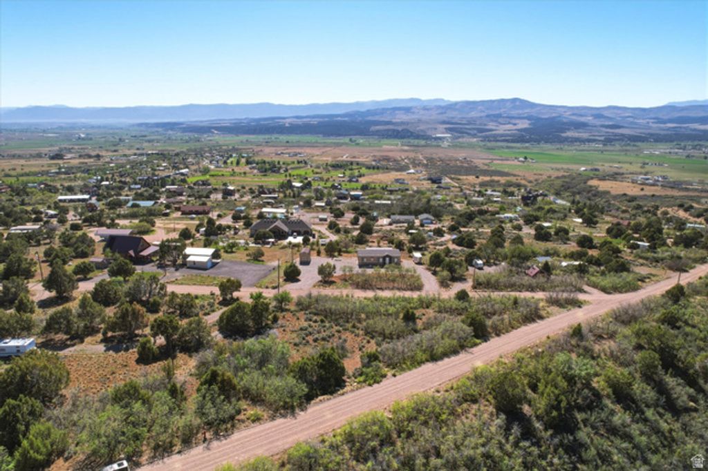 Image 7 of property listing at 22660 FISH POND DR B124, Fairview, UT 84629