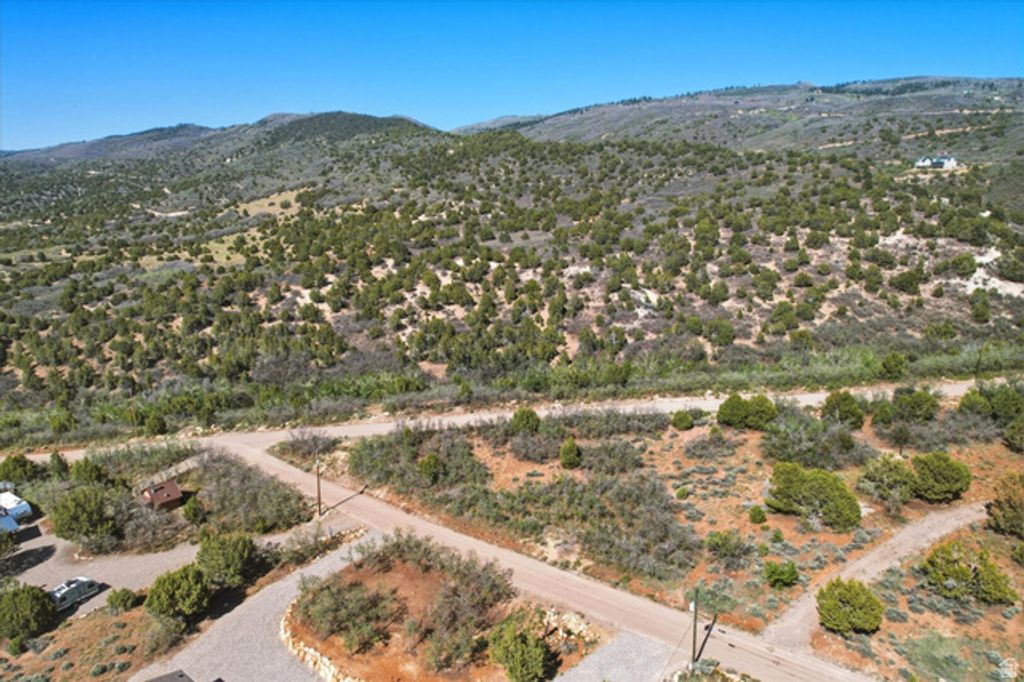 Image 8 of property listing at 22660 FISH POND DR B124, Fairview, UT 84629