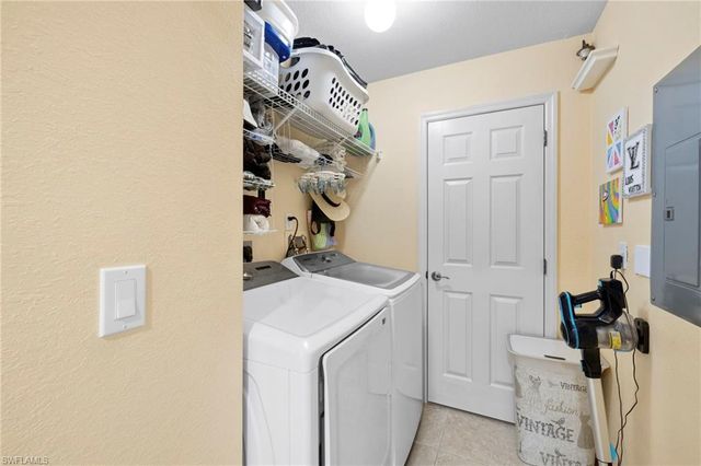 904 SE 13th ST 201, Cape Coral, FL 33990