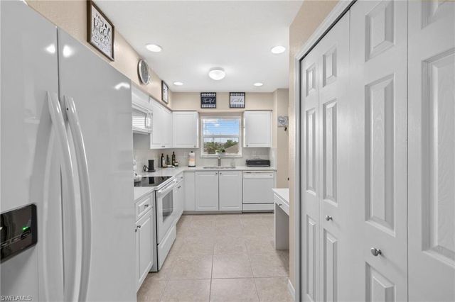 904 SE 13th ST 201, Cape Coral, FL 33990