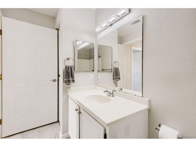 3855 Canyon Ranch Rd 202, Highlands Ranch, CO 80126