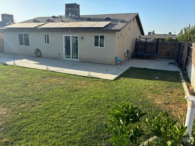 909 Guadalupe Avenue, Bakersfield, CA 93307