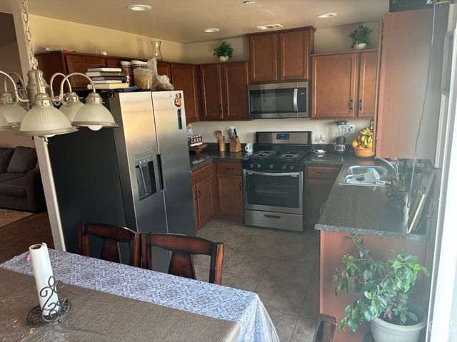 909 Guadalupe Avenue, Bakersfield, CA 93307